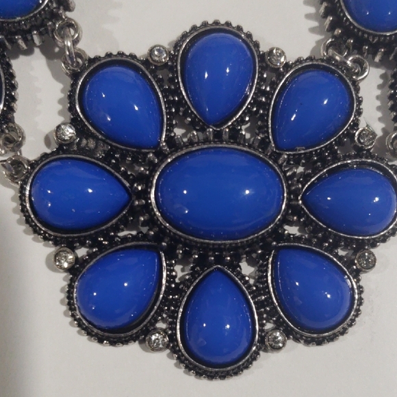 Mudd Silver-Tone Blue Statement Necklace – Bold, Elegant Women’s Fashion Jewelry - Picture 5 of 10